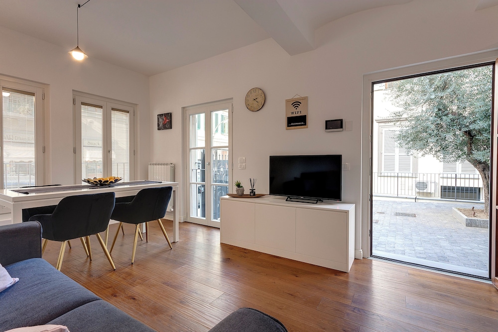 Apartment photo 1