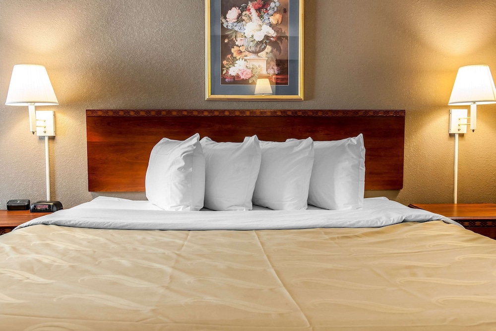 Standard Room, 1 King Bed, Non Smoking - Photo 3
