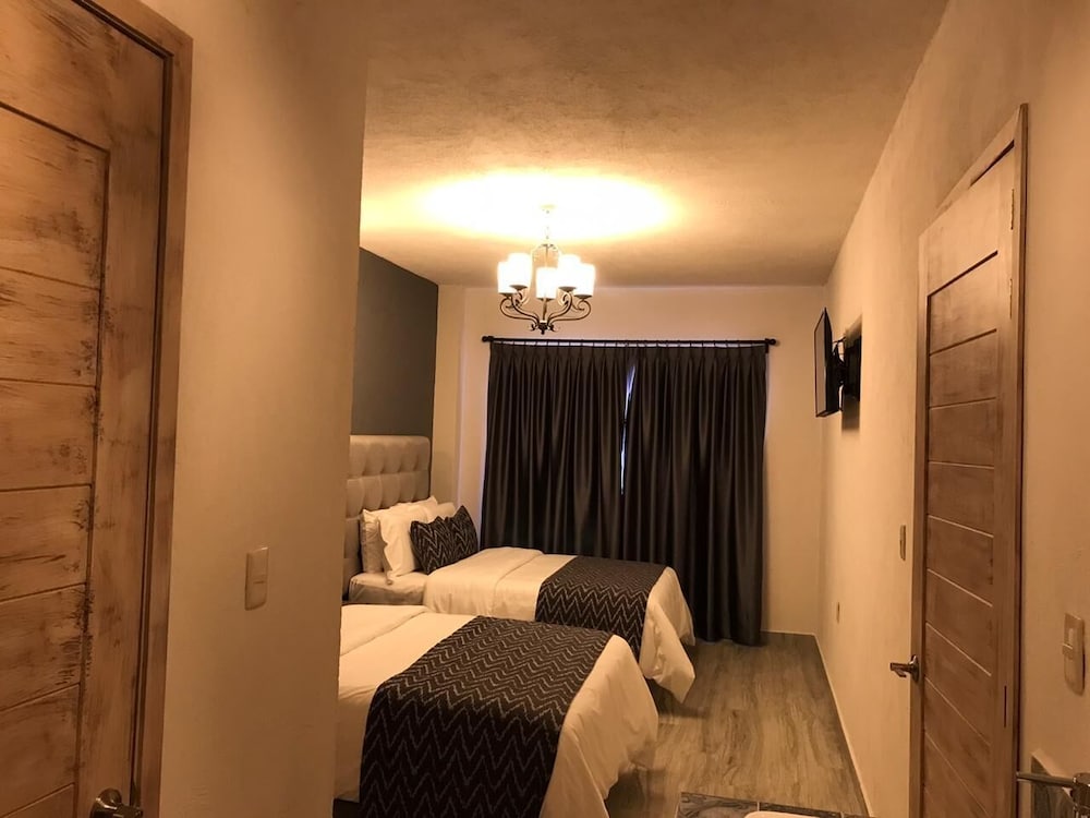 Deluxe Suite, Multiple Beds