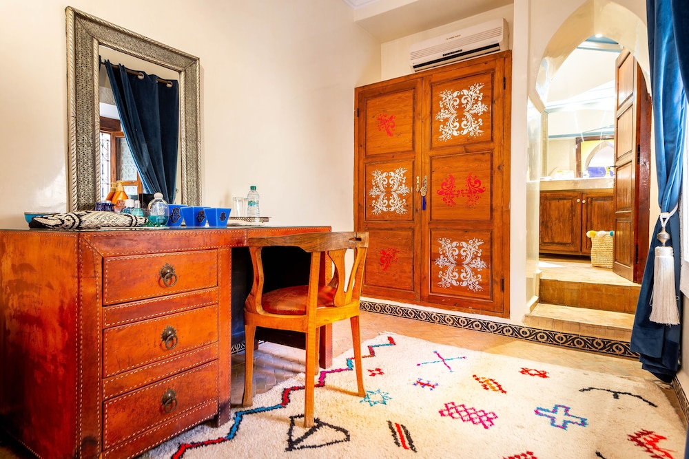 Deluxe Room - Photo 12