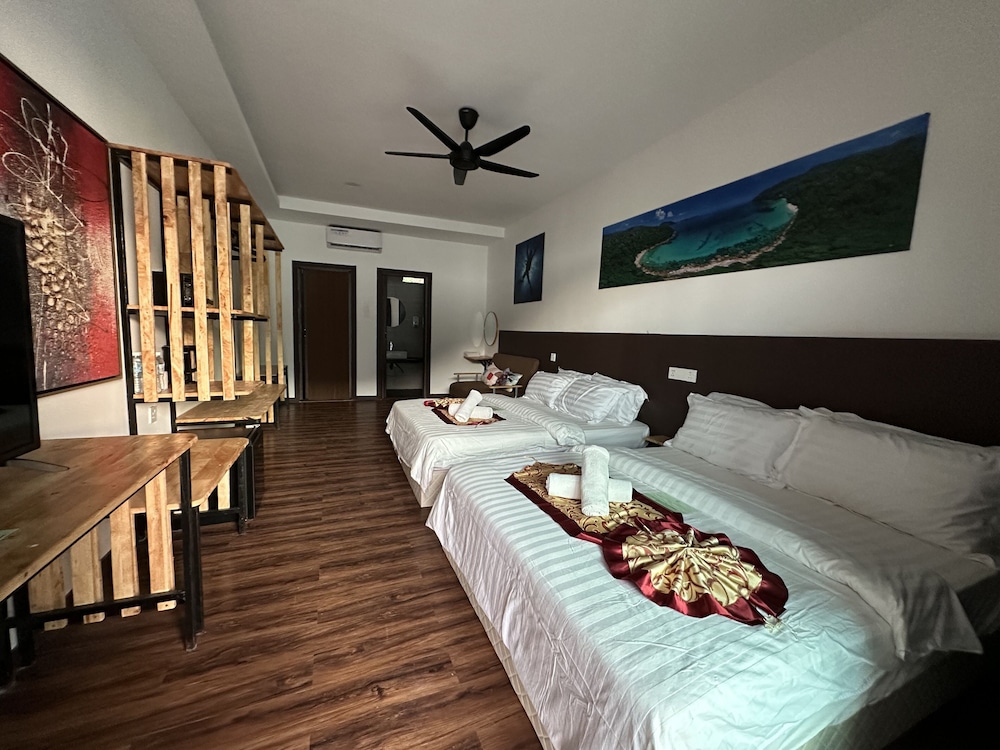 Seafront Family Room photo 2
