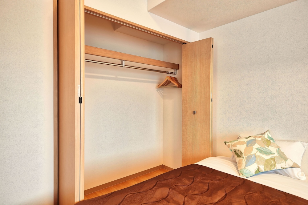 Twin Room - Photo 11