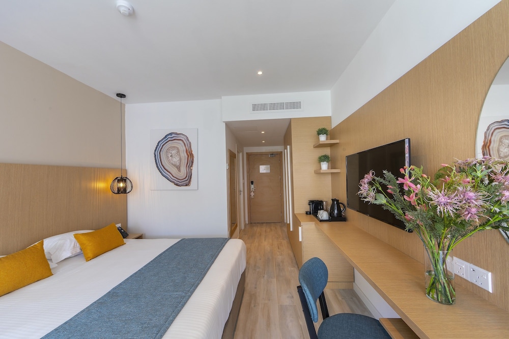 Room, Courtyard View