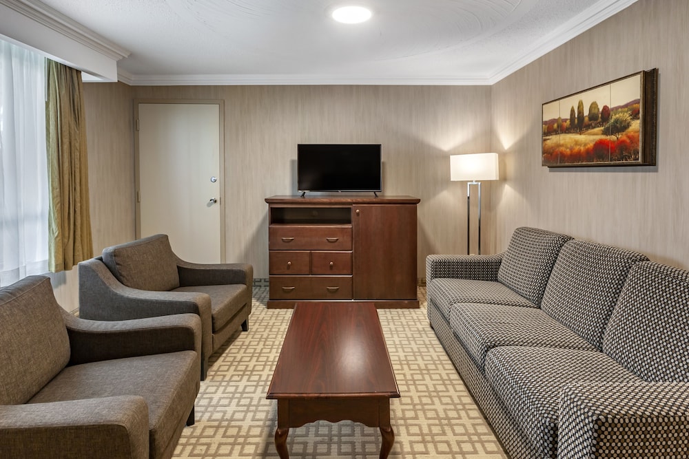 Suite, 1 King Bed, Non Smoking (Upgrade) - Photo 9