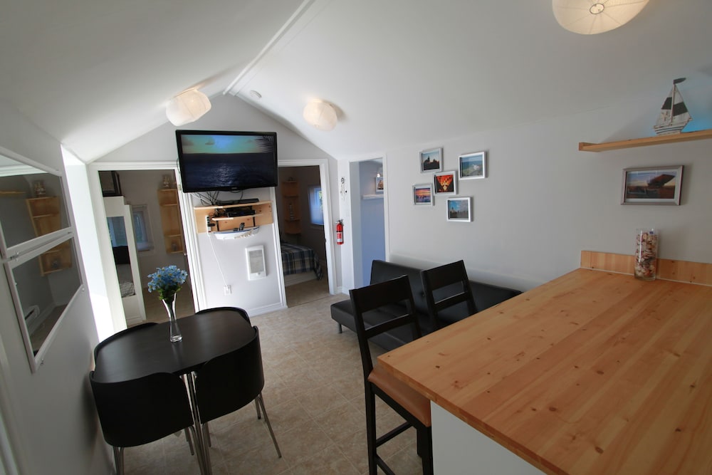 3 Bedroom Cottage, 5 Beds with Sofabed photo 1