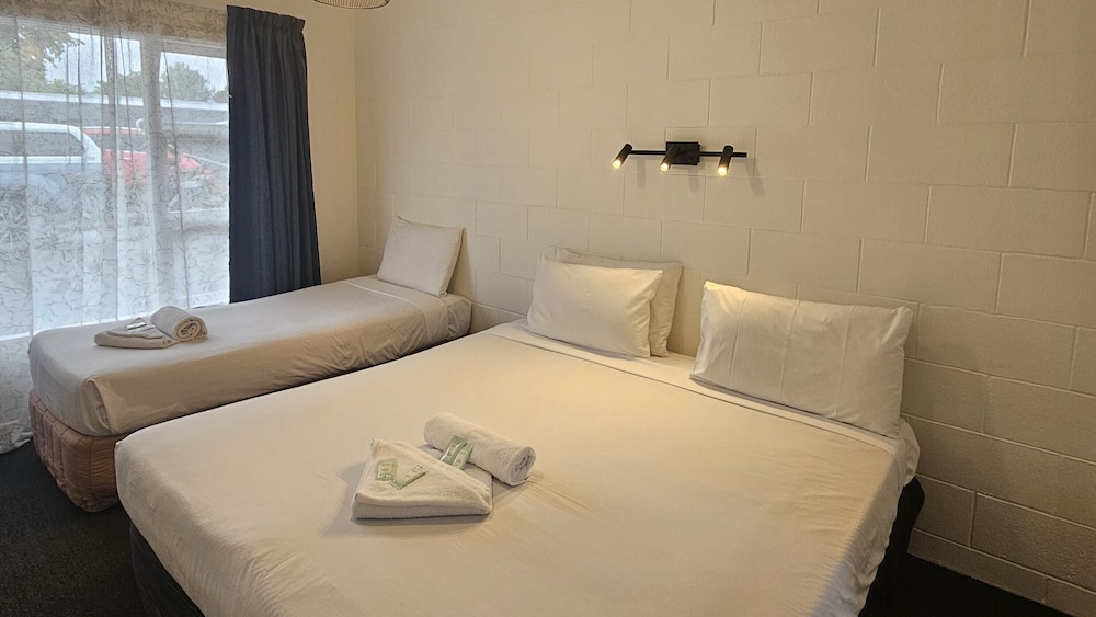 Standard Suite, 1 Bedroom, Non Smoking, Kitchen photo 3