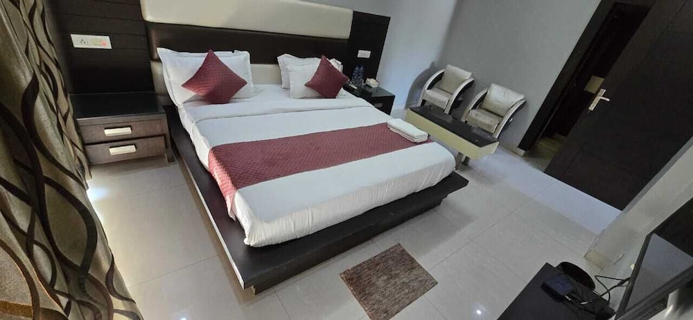 Deluxe Double Room, Balcony, City View