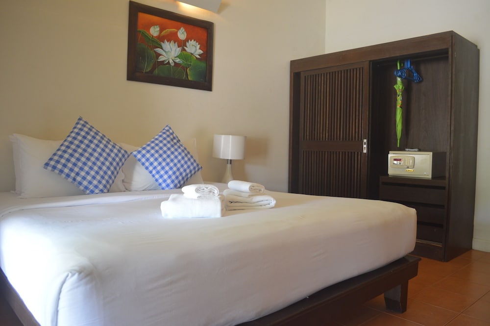 Deluxe Room, Sea View (Room Only) - Photo 9