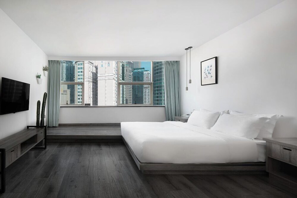 Luxury Room, 1 King Bed, City View photo 2