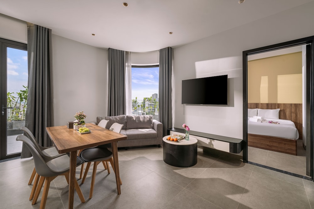 Two-Bedroom Apartment Balcony Ocean View