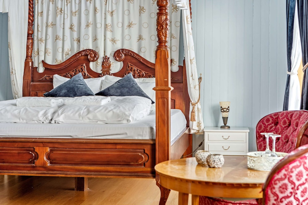 Junior Suite, 1 King Bed, Non Smoking, Sea View - Photo 11