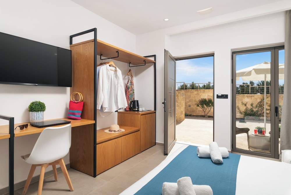 Standard Quadruple Room, Street View photo 3