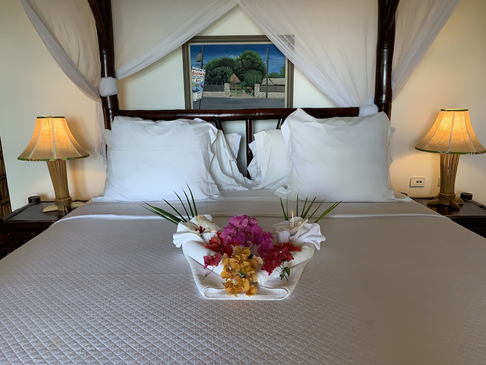 Deluxe Room, 1 King Bed, Ocean View photo 2