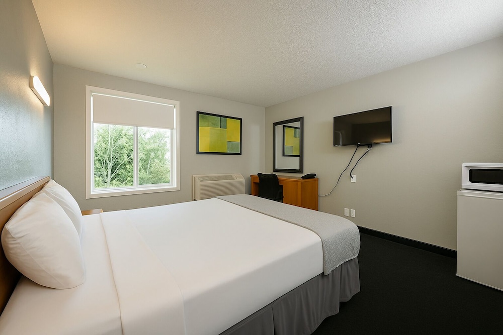 Deluxe Room, 1 Queen Bed (Deluxe Single Queen) photo 2