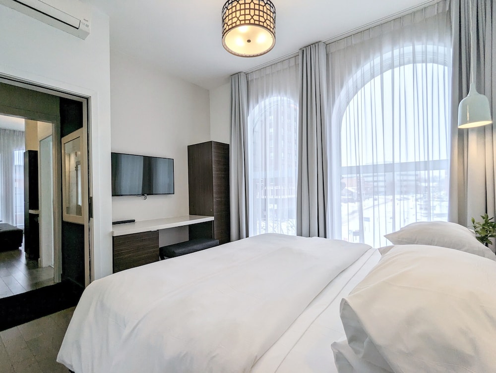 City Suite, 1 Queen Bed with Sofa bed, Kitchenette, Corner photo 2