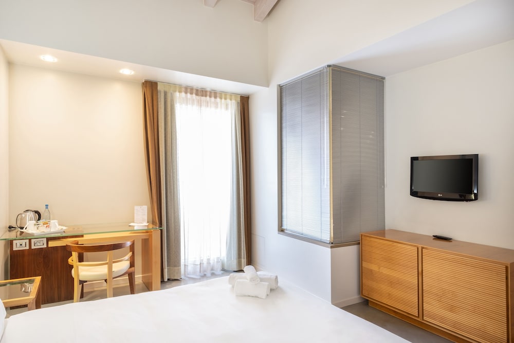 Exclusive Suite, Hot Tub - Photo 4