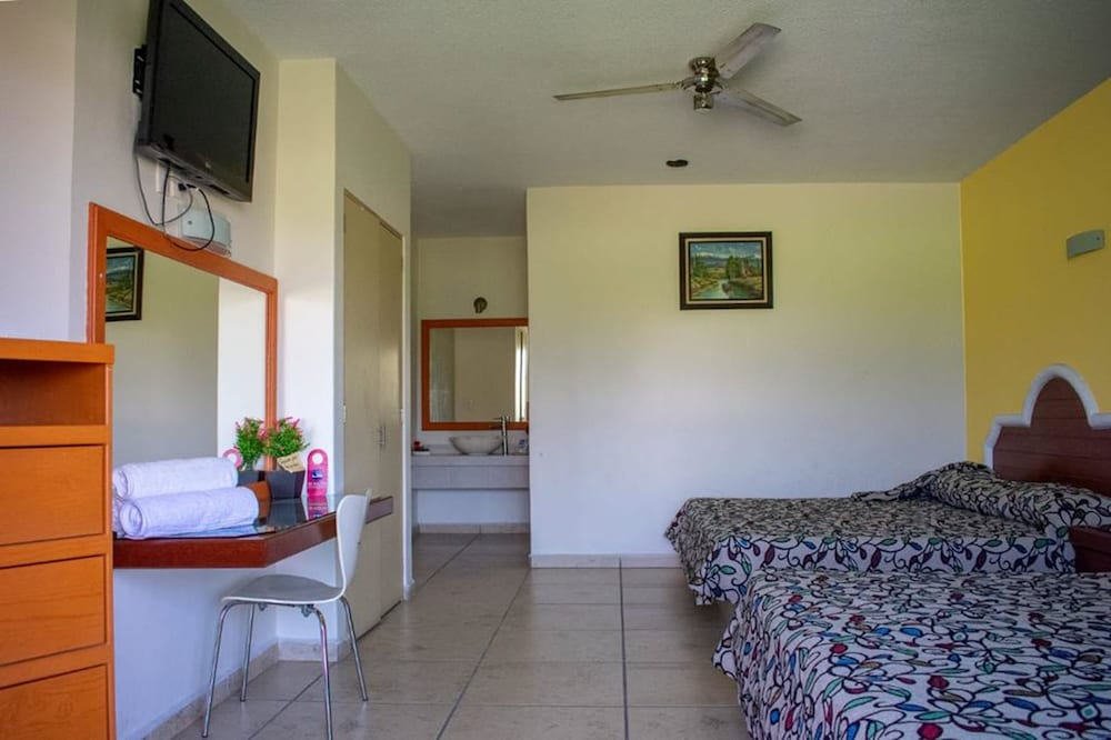Premium room with Air conditioning and Bathub photo 3