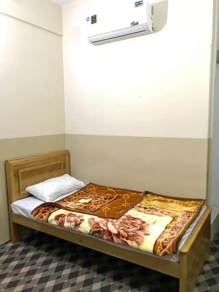 Standard Twin Room - Photo 4