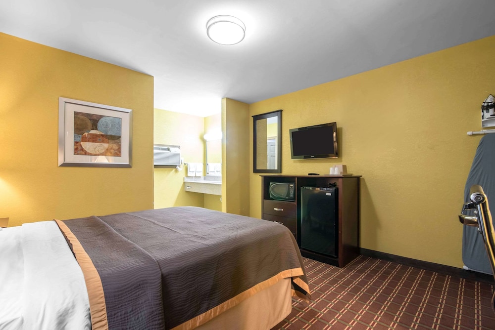 Standard Room, 1 Queen Bed, Non Smoking