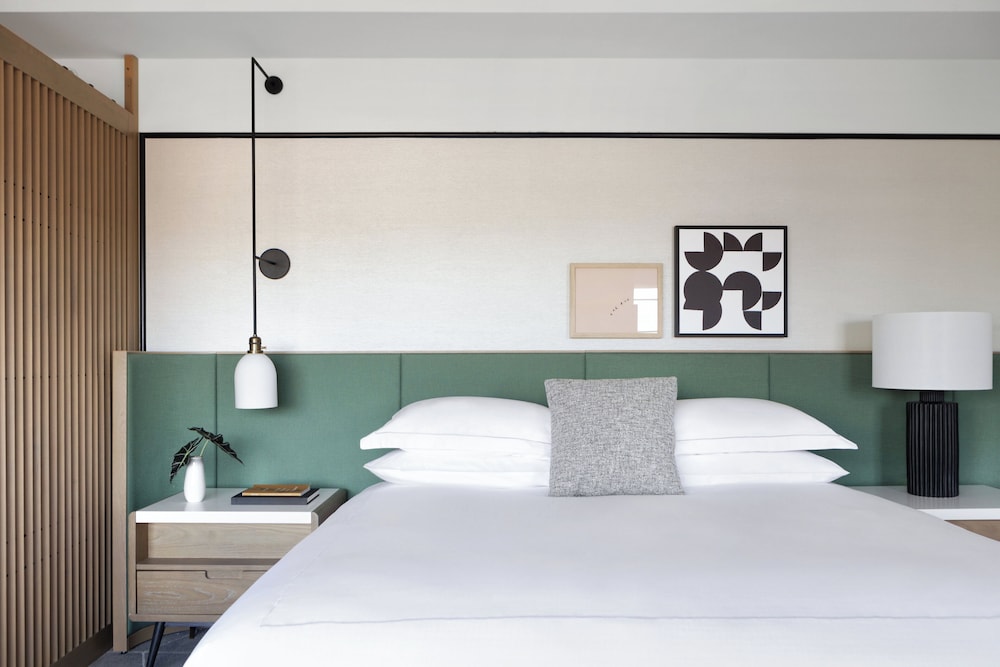 Premium Room, 2 Queen Beds - Photo 4