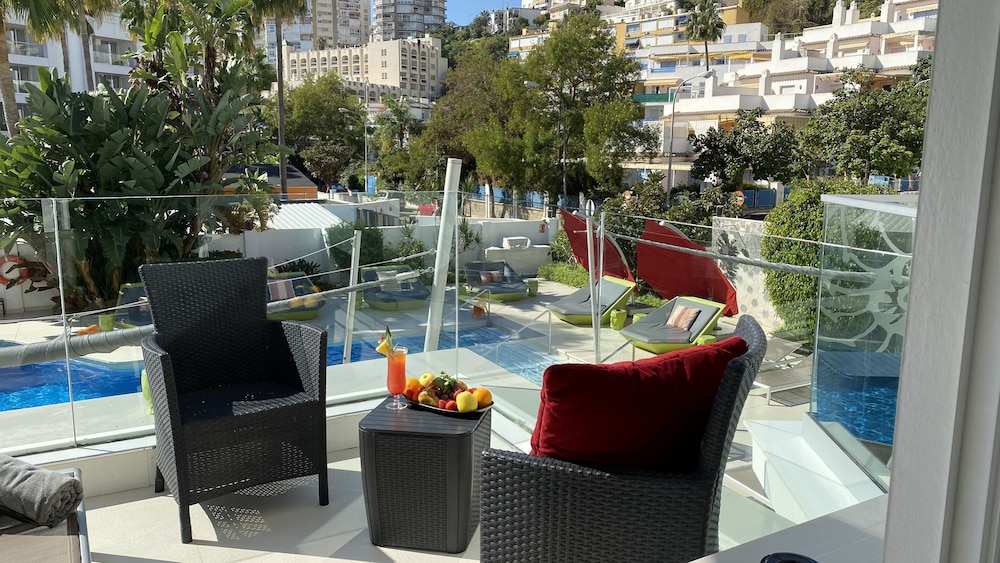Superior Double or Twin Room, Terrace, Pool View - Photo 9