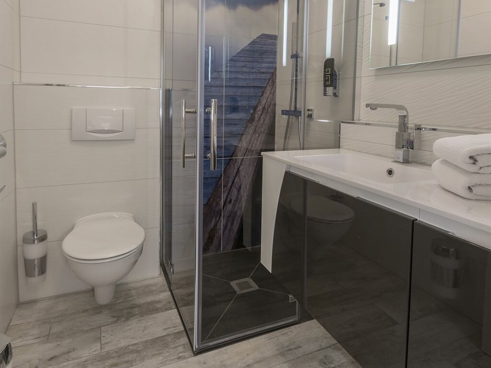 Double Room, Ensuite, Lake View - Photo 7