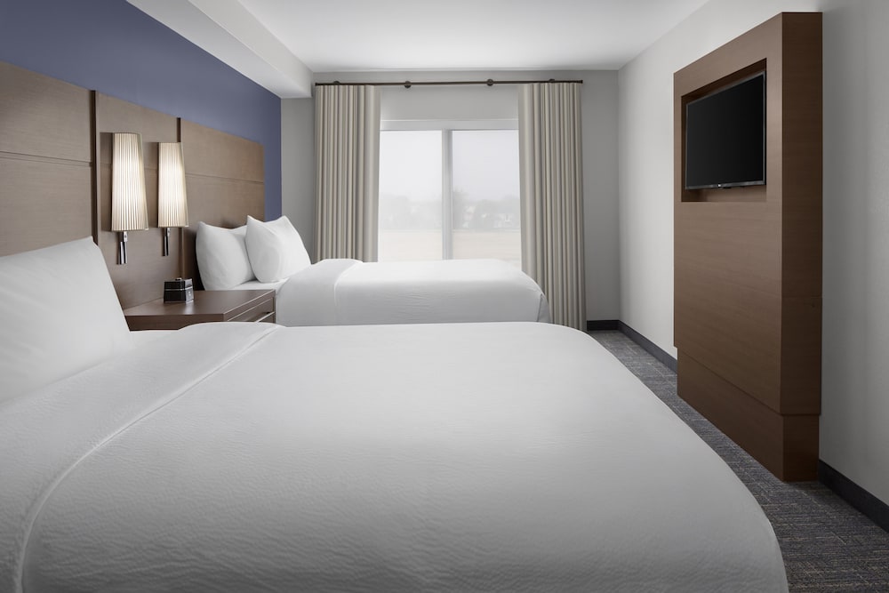 Suite, 1 Bedroom - Photo 2