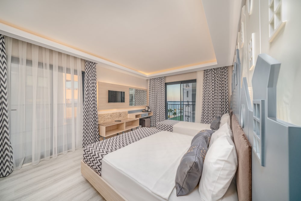 Family Room photo 2