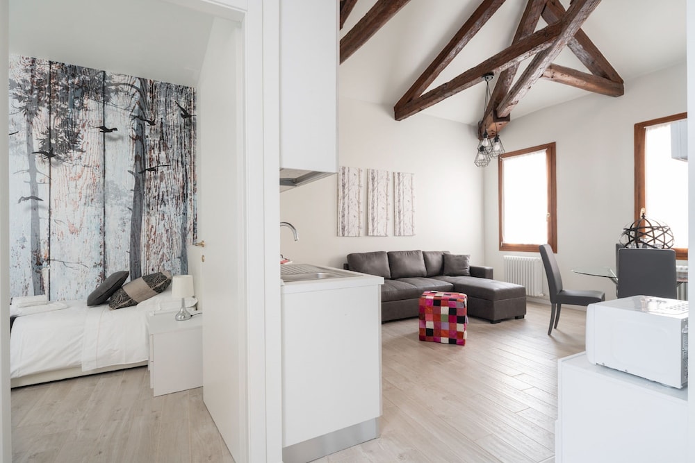 Deluxe Apartment, 2 Bedrooms, Canal View (2 - Check-in online) photo 2