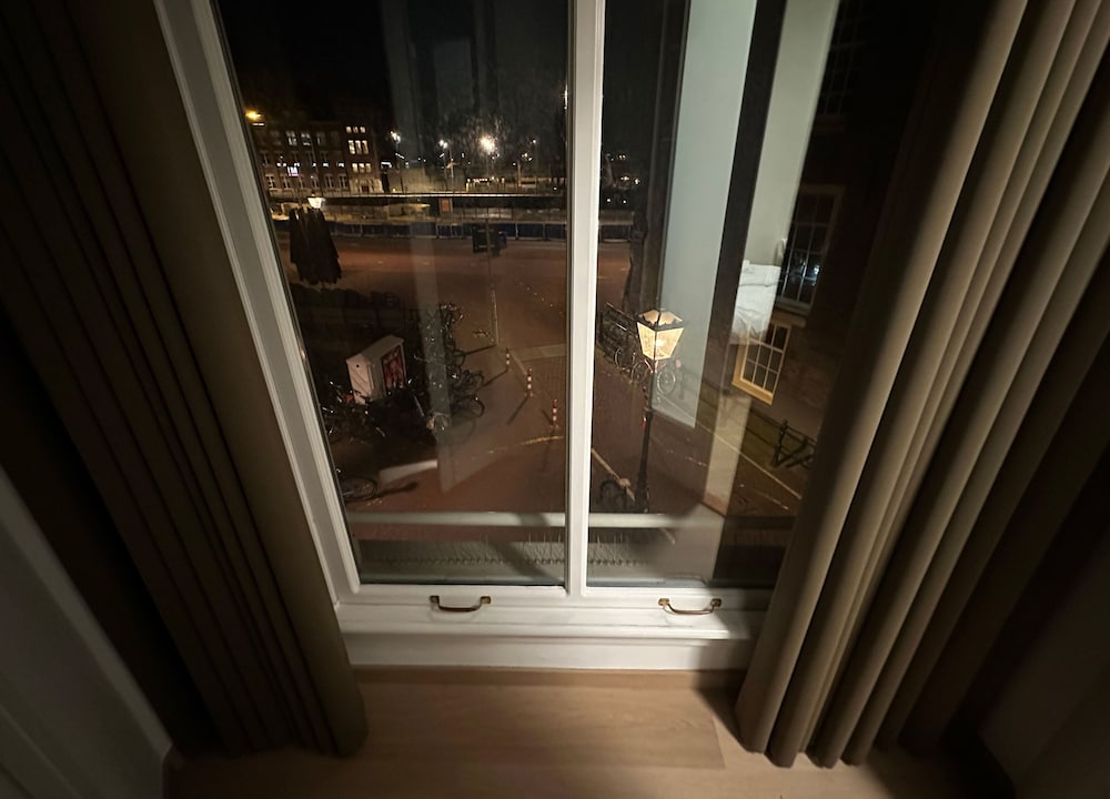 Deluxe Double Room, Private Bathroom, Canal View photo 3
