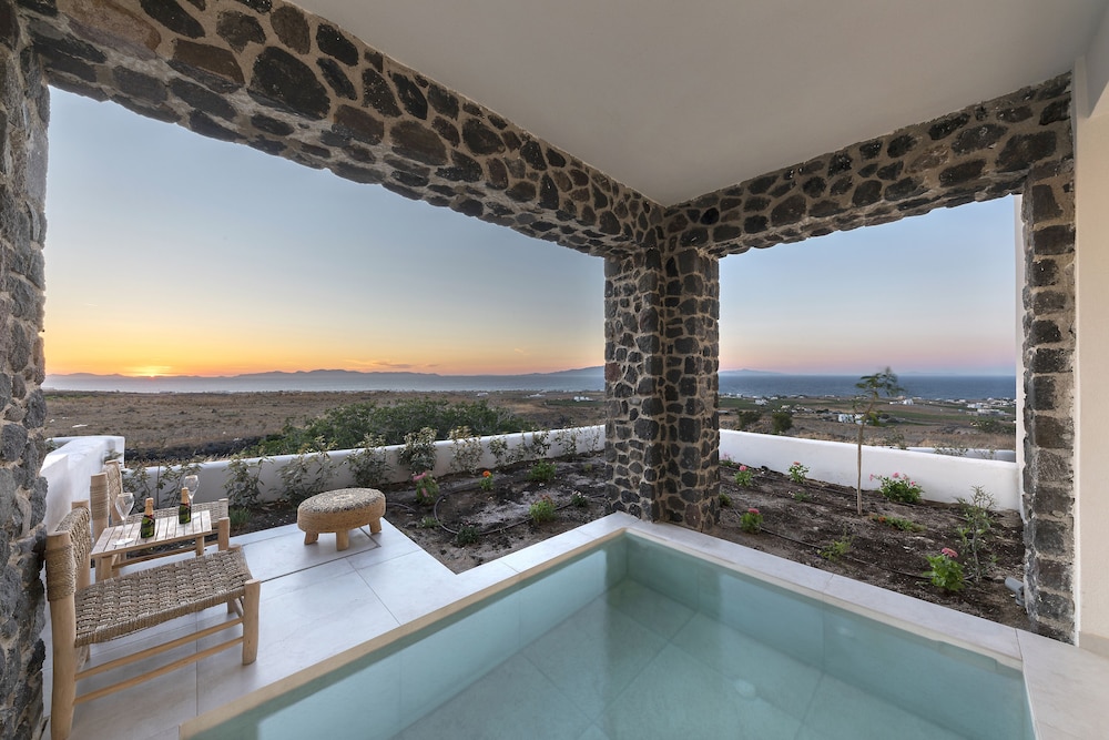 Sunset Suite with Heated Plunge Pool - Photo 2