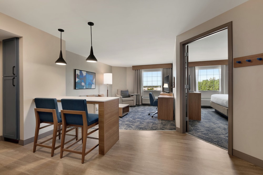 Suite, 1 Bedroom - Photo 1
