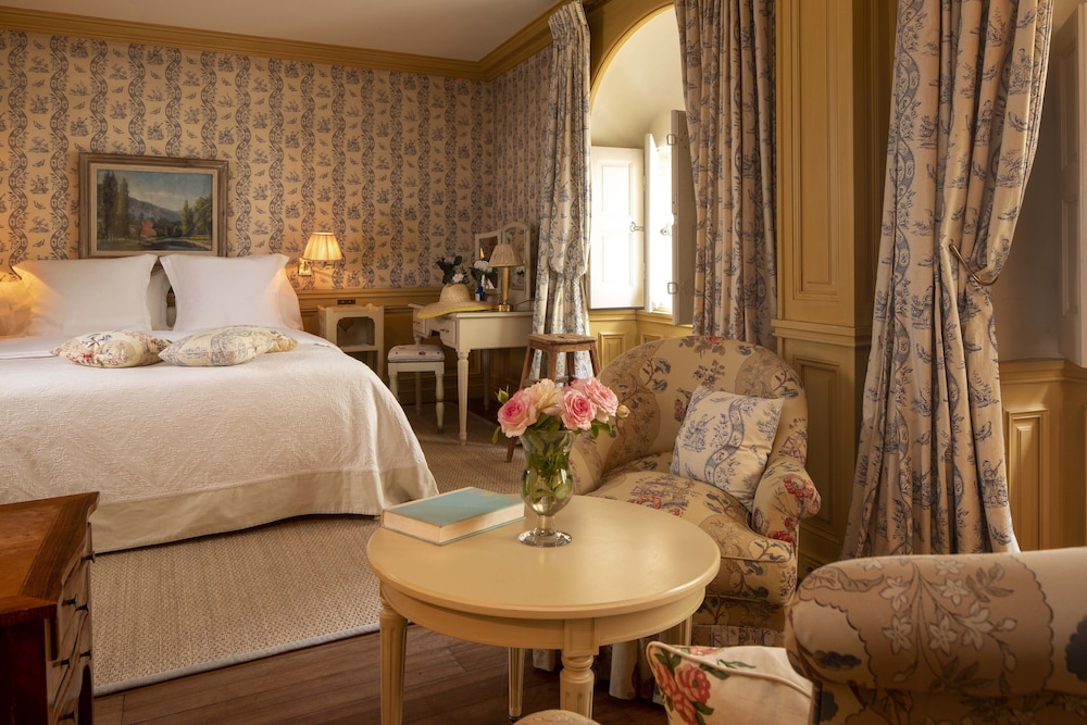 Large Deluxe Room - Photo 3