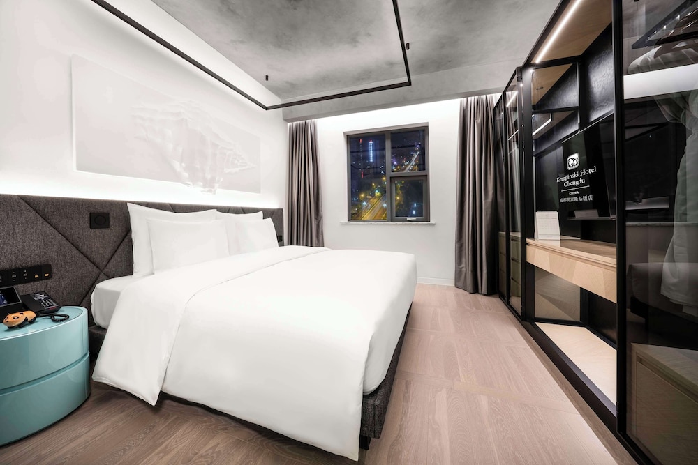 Executive Suite - Photo 7