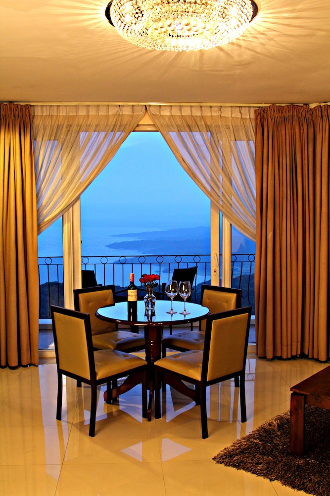 One Bedroom Suite - Photo 2