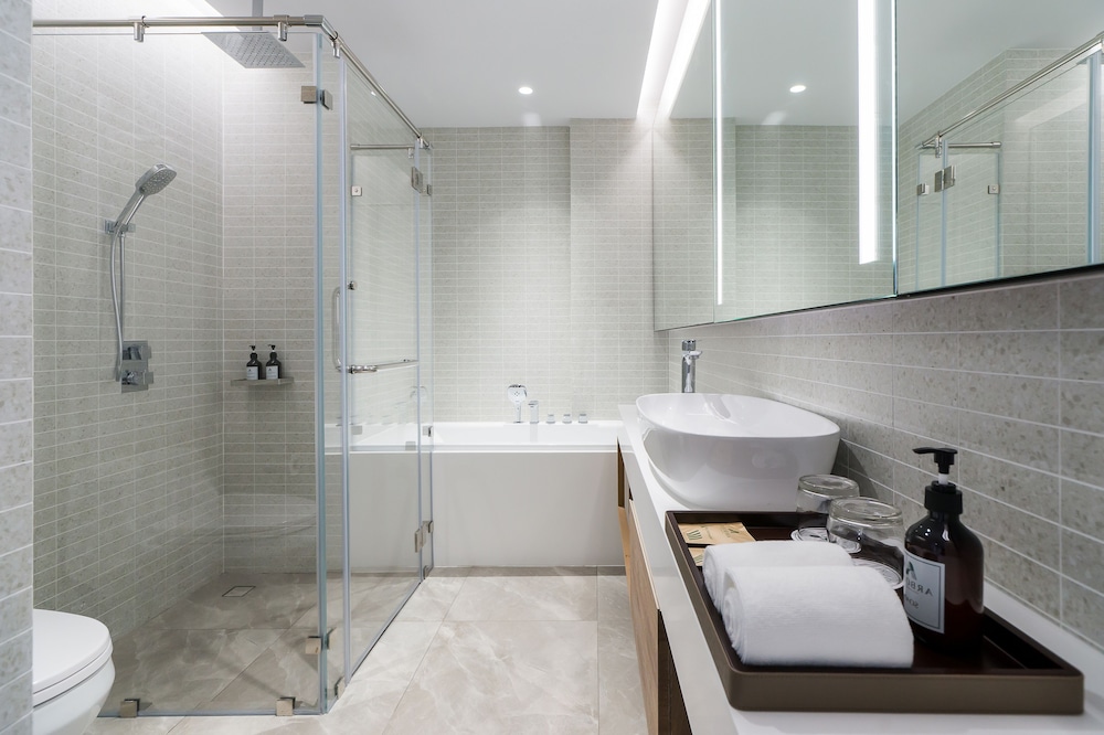 Premier Double Room, City View - Photo 4