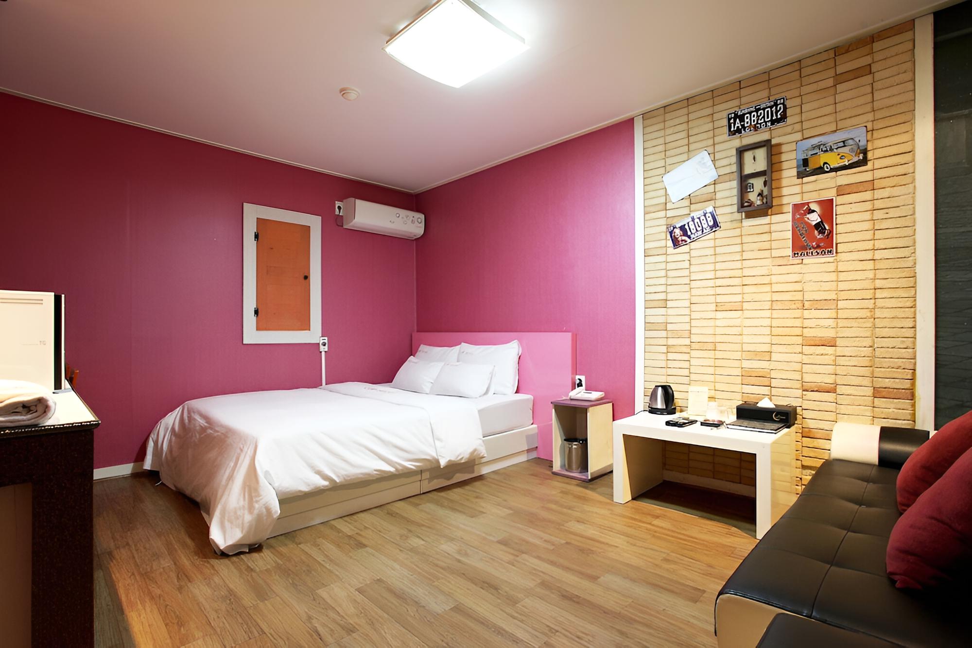 Room (Special room (Samsung 50-inch TV with) photo 2