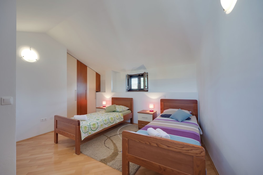 Family House, Multiple Bedrooms (Holiday Home Ema) photo 2