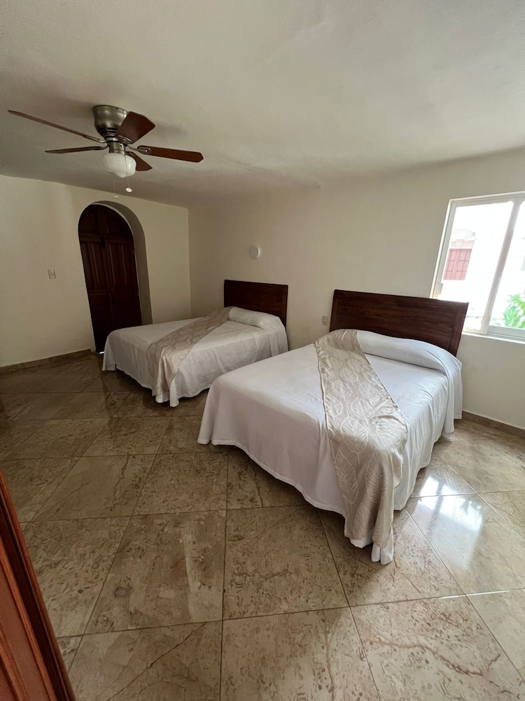 Standard Twin Room photo 2