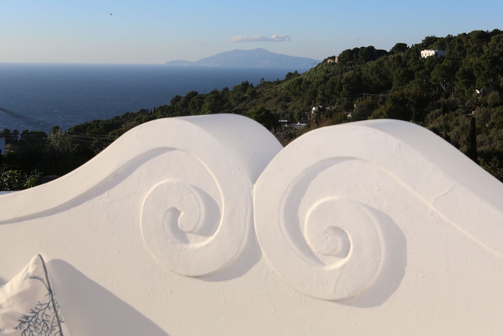 Deluxe Room, Balcony, Sea View - Photo 4