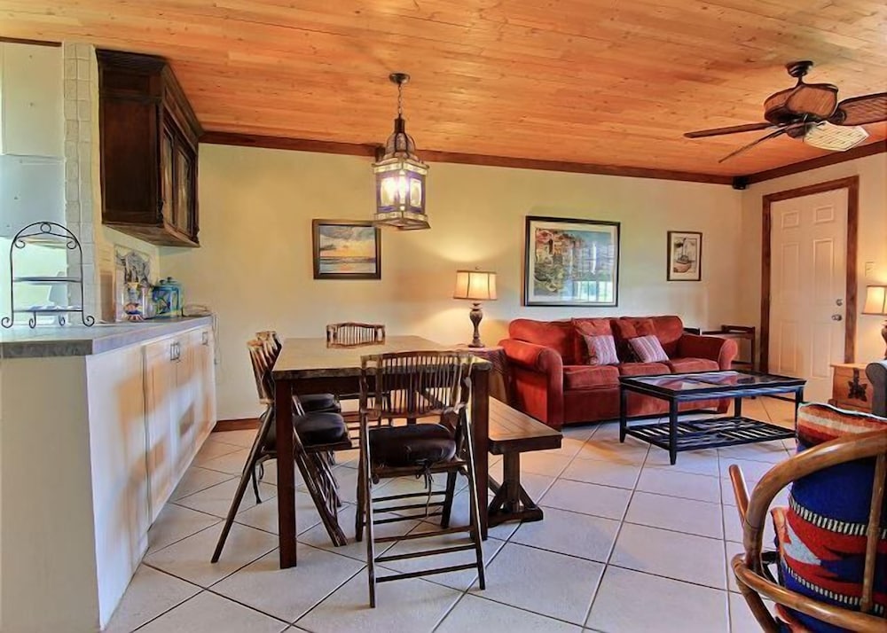 Condo, 3 Bedrooms, 2 Bathrooms, Balcony, Beachview (Casita By The Sea)