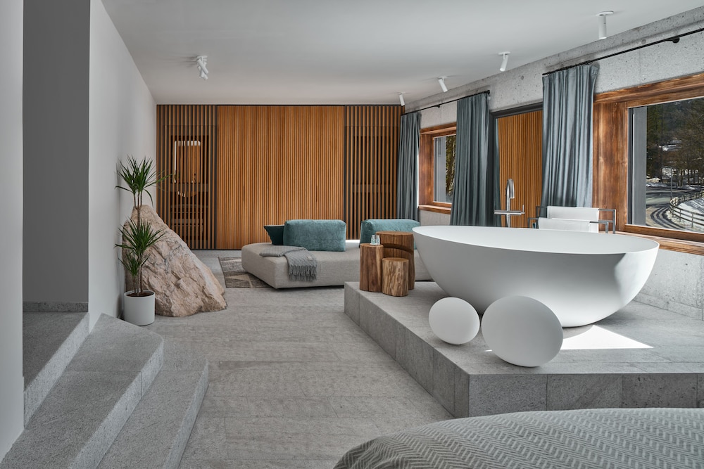 Suite (Rock) photo 3