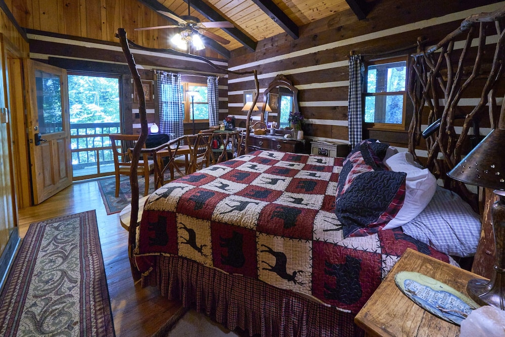 Hannah Mountain King Suite photo 3