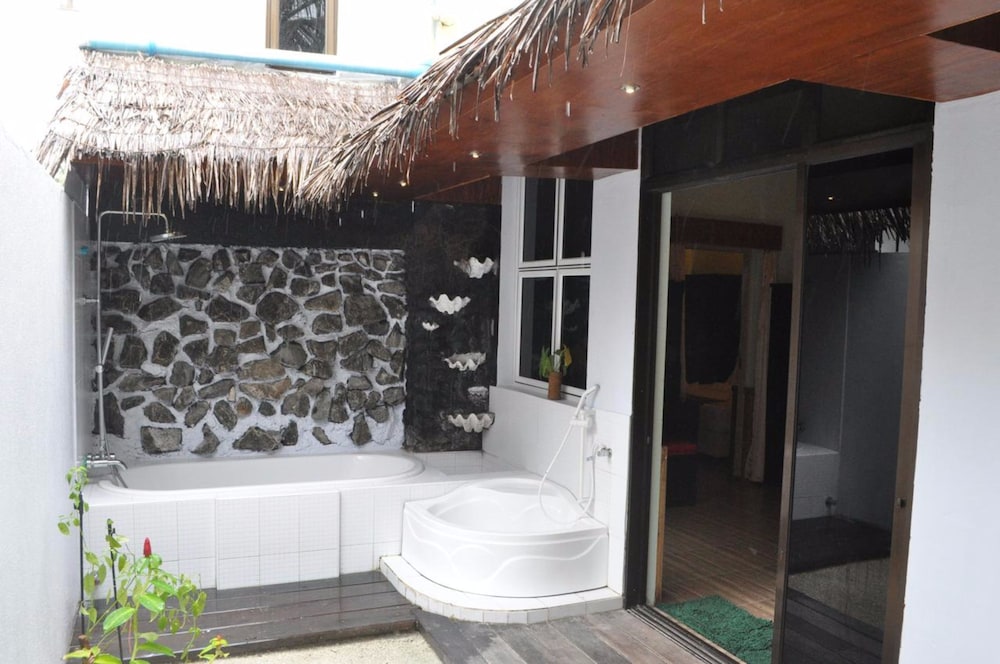 Triple Room, Ocean View photo 2