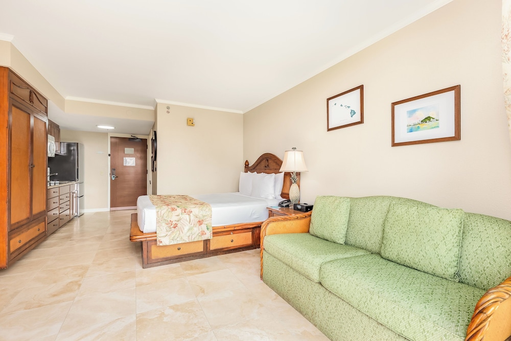 Room, 1 Queen Bed with Sofa bed, Partial Ocean View - Photo 4