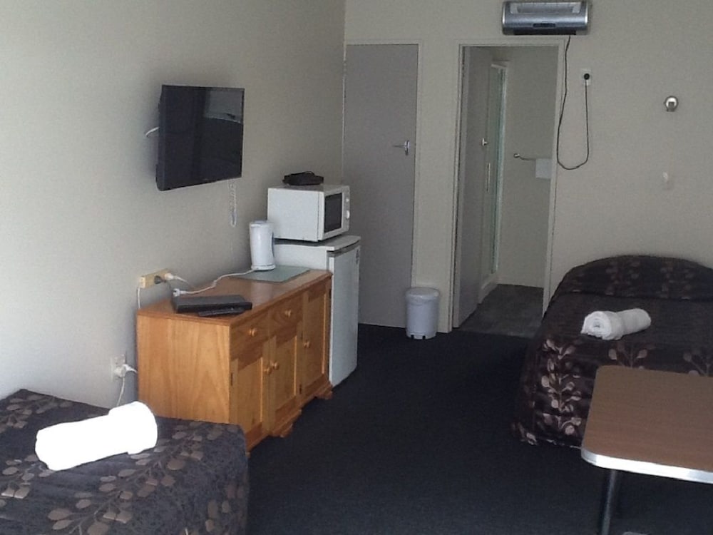 Standard Room, Non Smoking (Studio Twin) photo 1