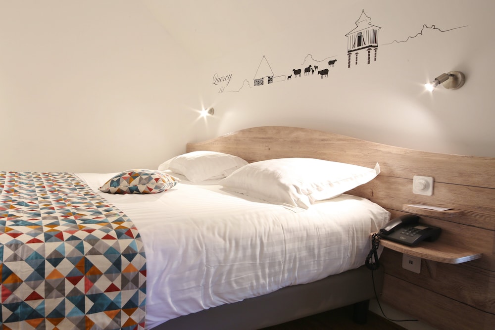 Deluxe Room, 1 Queen Bed, Kitchenette (Larger Room) - Photo 4