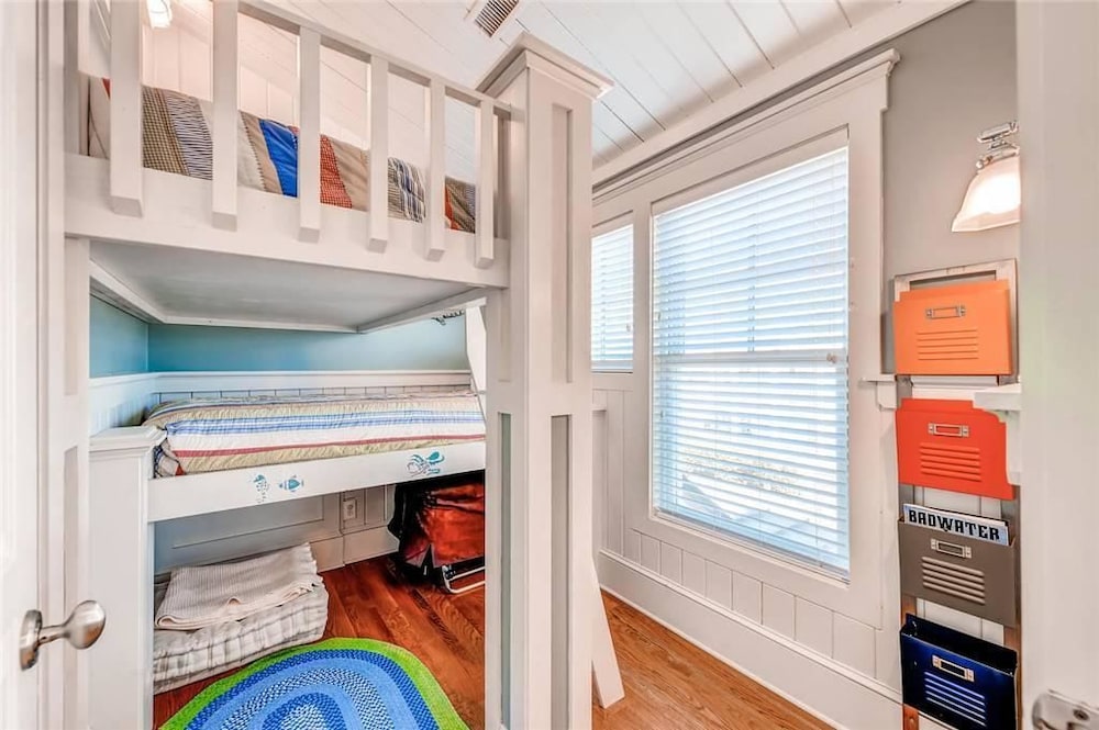 Family House, 6 Bedrooms, Ocean View, Sea Facing photo 1