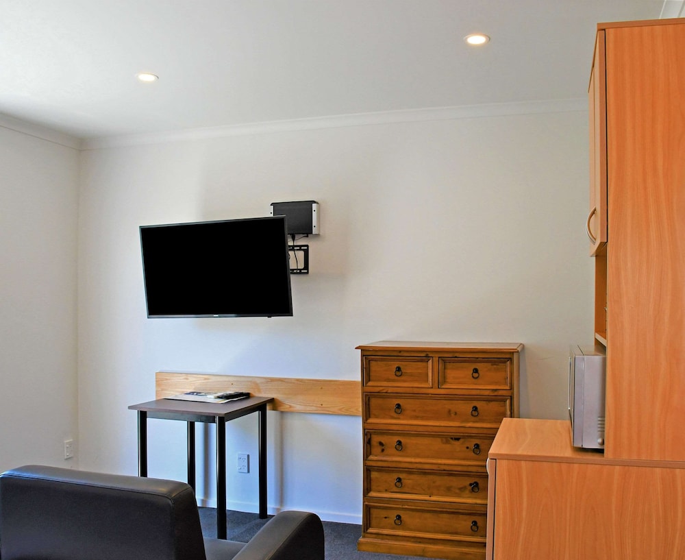 Room, Multiple Beds, Non Smoking - Photo 12