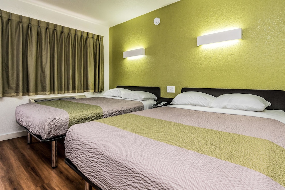 Standard Room, 2 Double Beds, Smoking photo 2